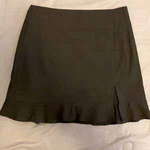 Women’s Shein Short Black Skirt. Has a small slit on the side with ruffles.